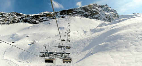 TAKE A RIDE: Lifts link up 3899m of the vast skiing area. TAKE A RIDE: Lifts link up 3899m of the vast skiing area.
